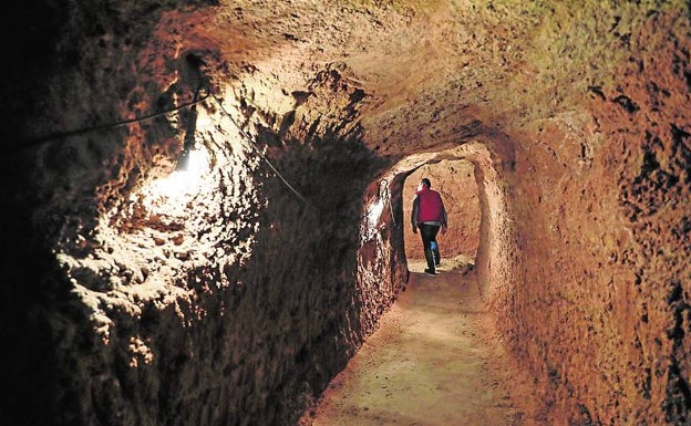 El espacio subterráneo está formado por galerías y baja hasta tres niveles. Se cree que podría dar a la calle e, incluso, contar con más amplitud. 