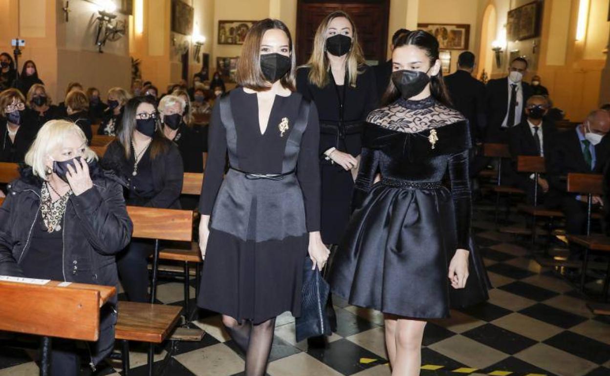 Marina Civera, Sara Larrazábal (FMV 2019) y detrás, Rocío Gil (FMV 2018). 