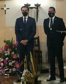 Imagen secundaria 2 - Marina Civera y Sara Larrazábal; la delegada del Gobierno, Gloria Calero, y Francisco Segura. 