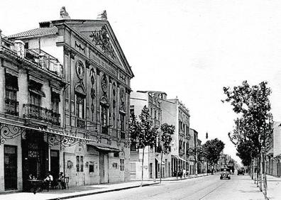 Imagen secundaria 1 - Ideal Room. Frecuentado por Hemingway. (Archivo José Huguet) | Teatro de la Marina. Situado en la actual calle de La Reina. (Archivo José Huguet) | Balanzá. En la esquina de la calle Ribera. (Archivo Andrés Giménez)