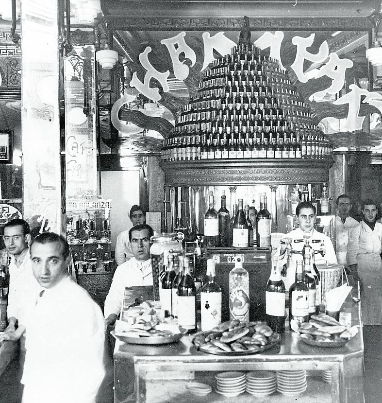 Balanzá. En la esquina de la calle Ribera.