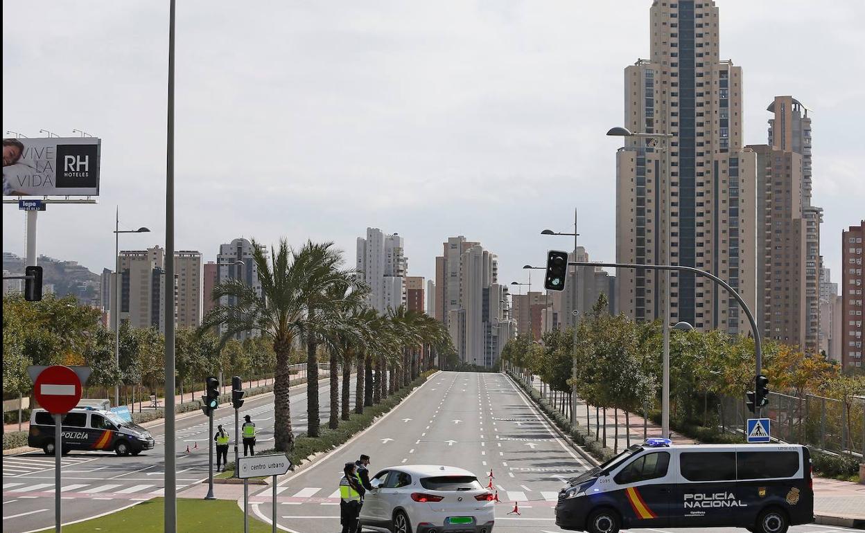 Benidorm | La Policía Nacional abre expediente a dos agentes que golpearon a una mujer en Benidorm por no llevar mascarilla