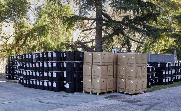 Sanidad contrata 60 camiones para vaciar las 210 toneladas de residuos Covid acumuladas en los hospitales