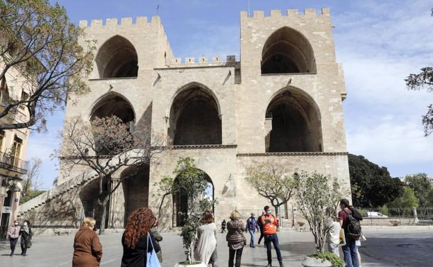 Imagen principal - Turistas en Valencia