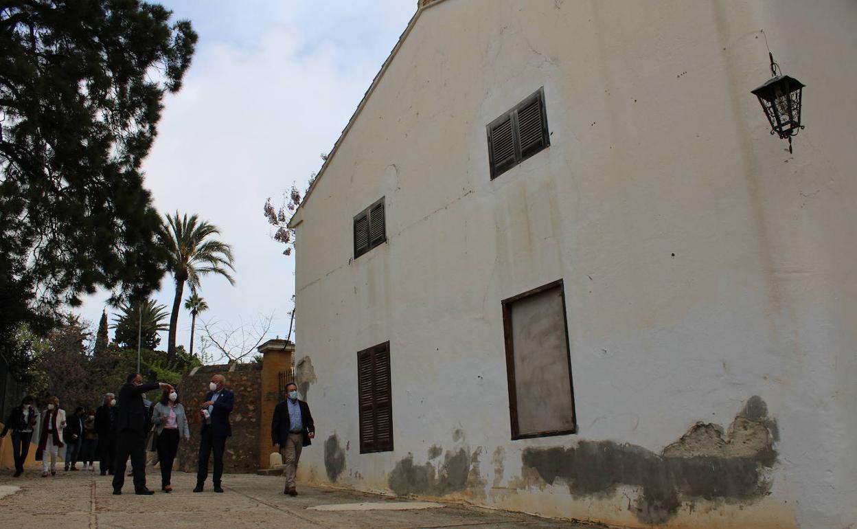 Visita de Amparo Navarro al futuro campus universitario de Dénia.