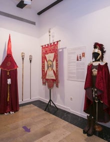 Imagen secundaria 2 - Domingo de Ramos en la Colegiata. Presentación de Passio en el Teatro Serrano. Una muestra de la exposición en la sala Coll Alas. 