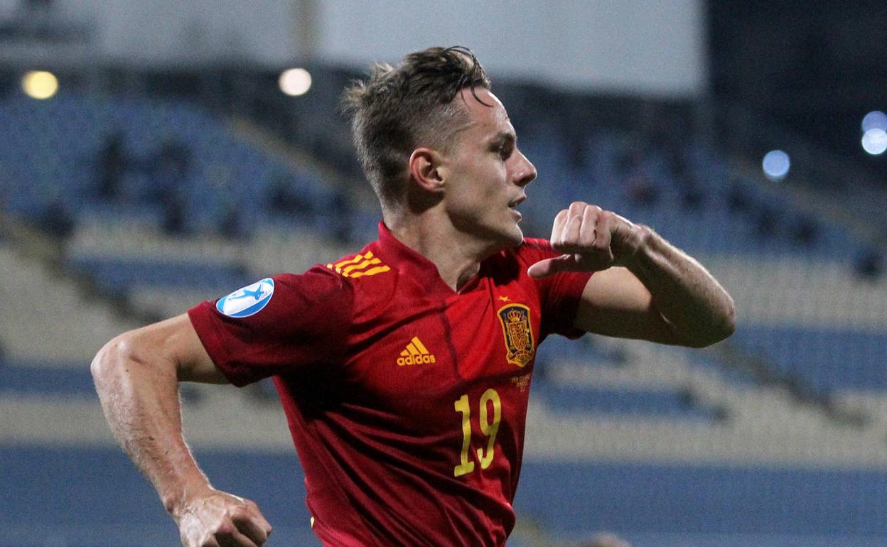 Dani Gómez celebra uno de sus goles con la sub-21. 