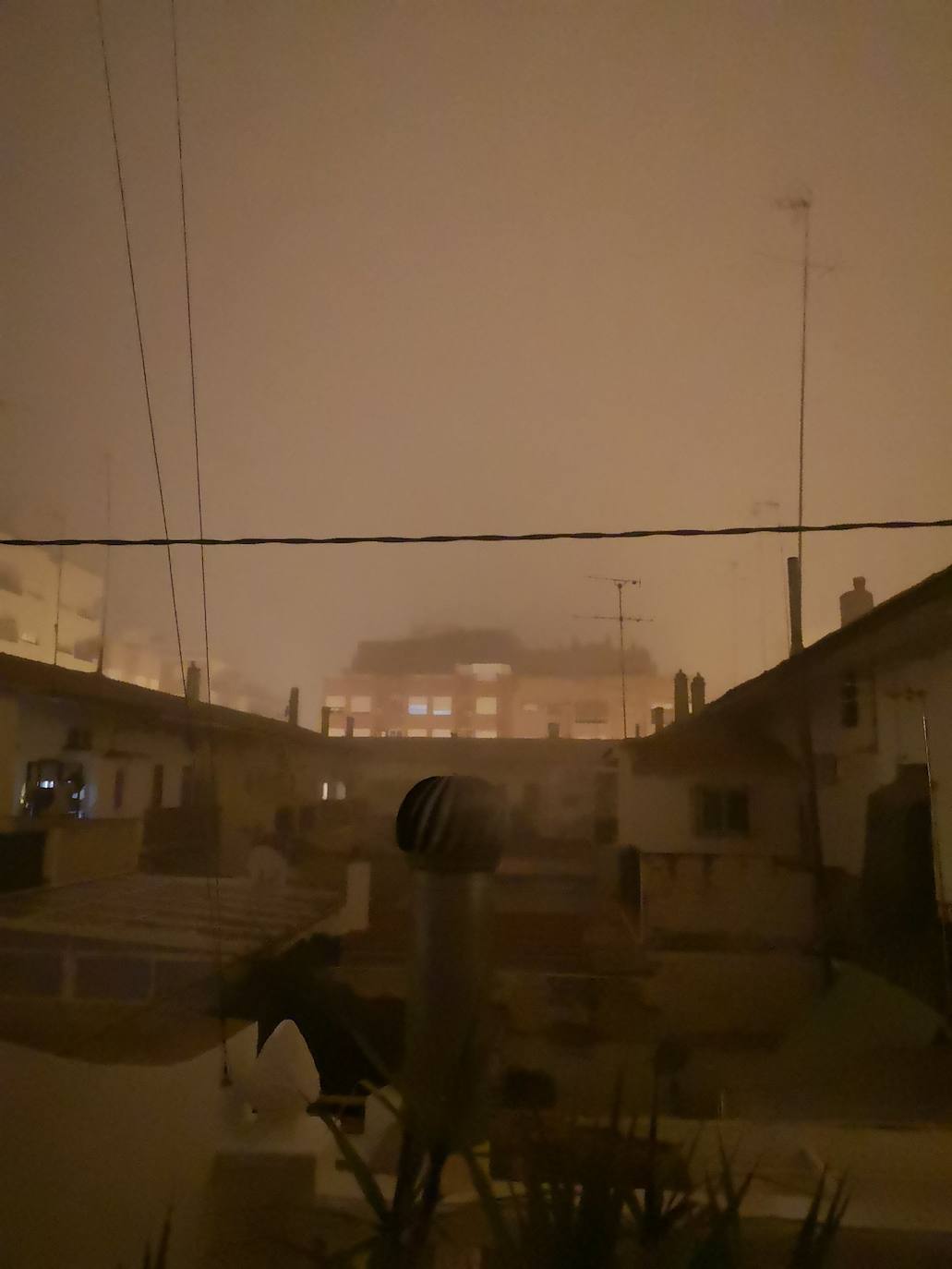 Fotos: Valencia amanece cubierta de niebla