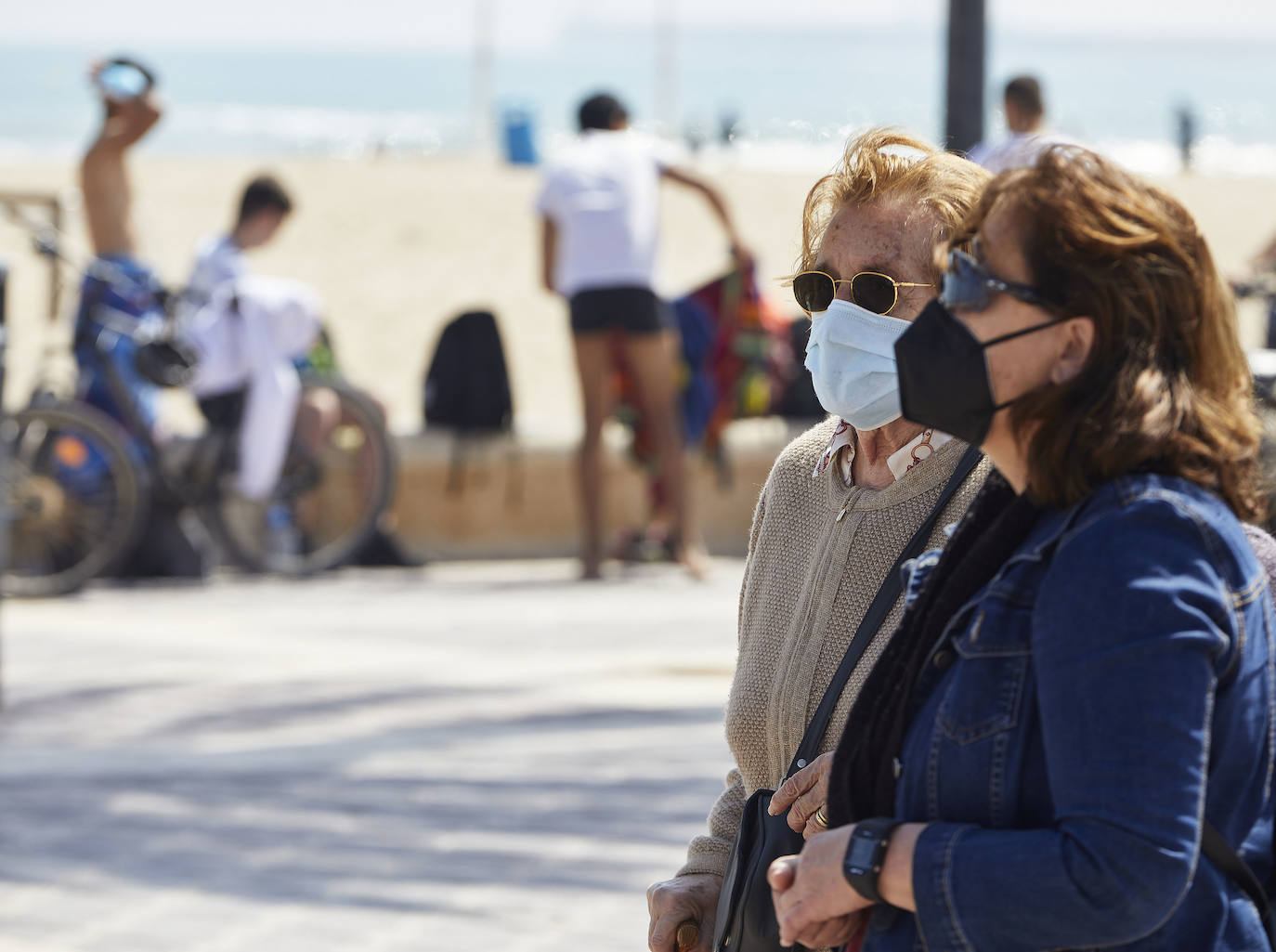 Este miércoles entra en vigor la obligatoriedad de llevar mascarilla en cualquier espacio público, incluso aquellos en los que se garantice la separación entre personas de más de 1,5 metros.