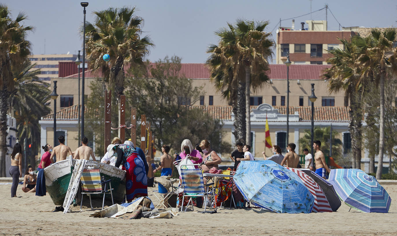 Este miércoles entra en vigor la obligatoriedad de llevar mascarilla en cualquier espacio público, incluso aquellos en los que se garantice la separación entre personas de más de 1,5 metros.