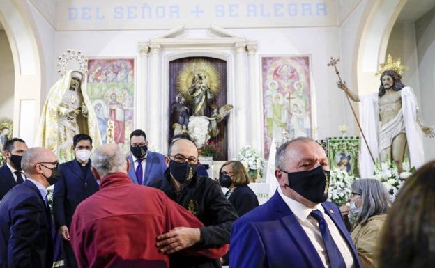 Imagen principal - Celebración del Domingo de Resurrección en la iglesia de N. S. de los Ángeles, Cristo del Salvador y la Dolorosa de los Granaderos del Grao. 