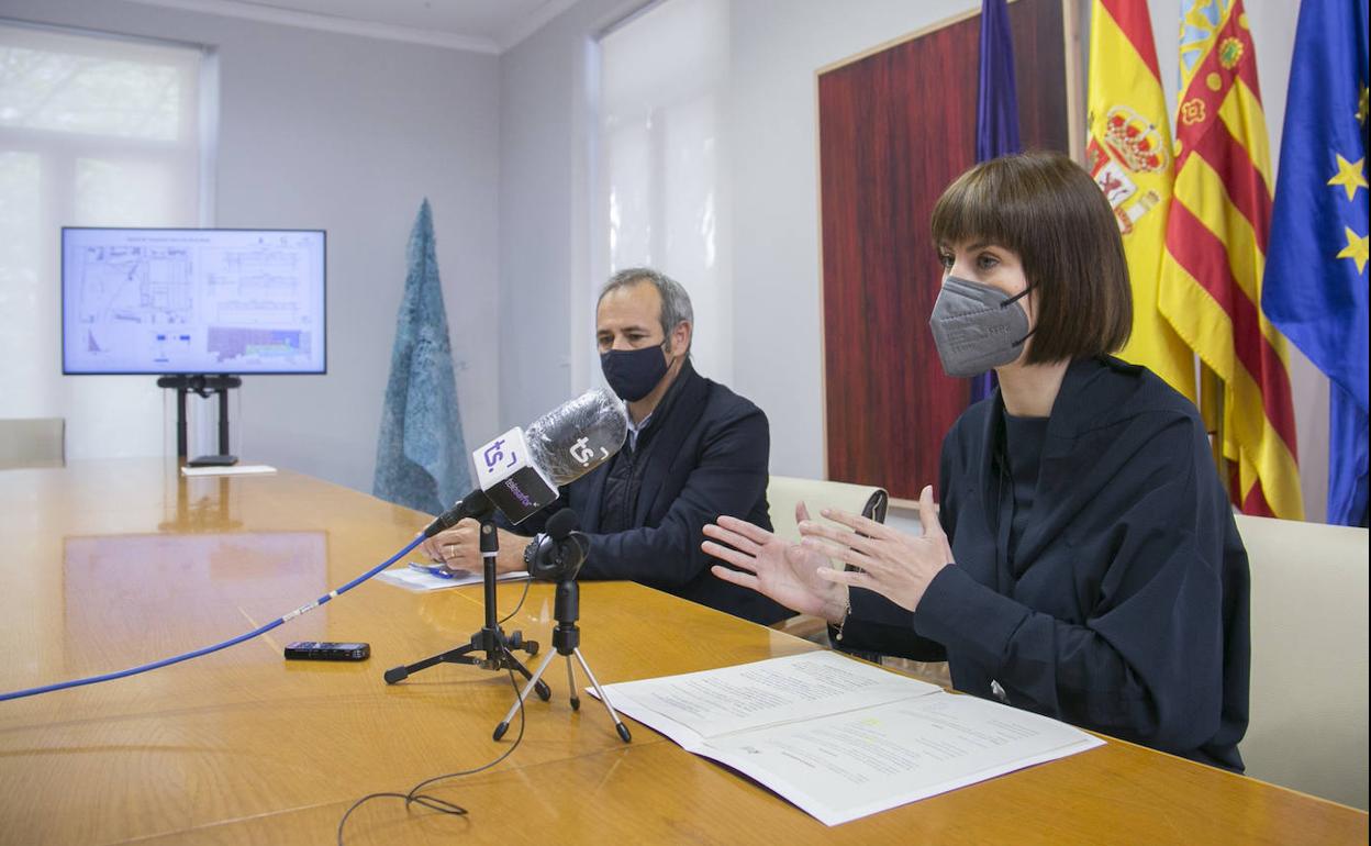 La alcaldesa Diana Morant y el consejero delegado de Global Omnium, Dionisio García, presentando el proyecto. 