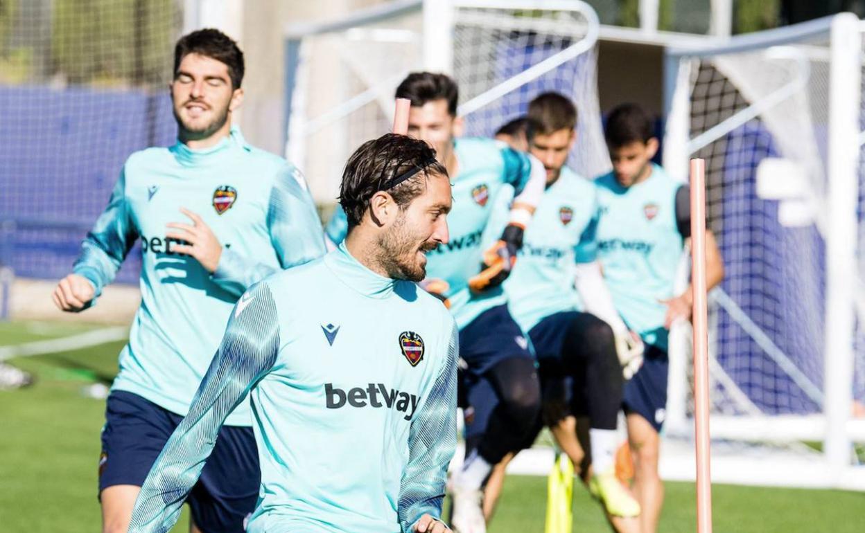 José Campaña, durante un entrenamiento del Levante.