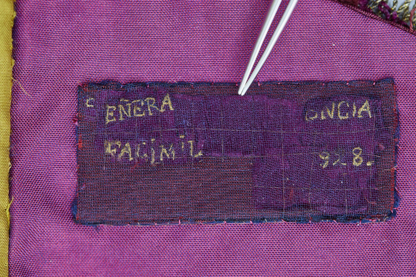 Fotos: Imágenes: la puesta a punto de la Senyera de 1928