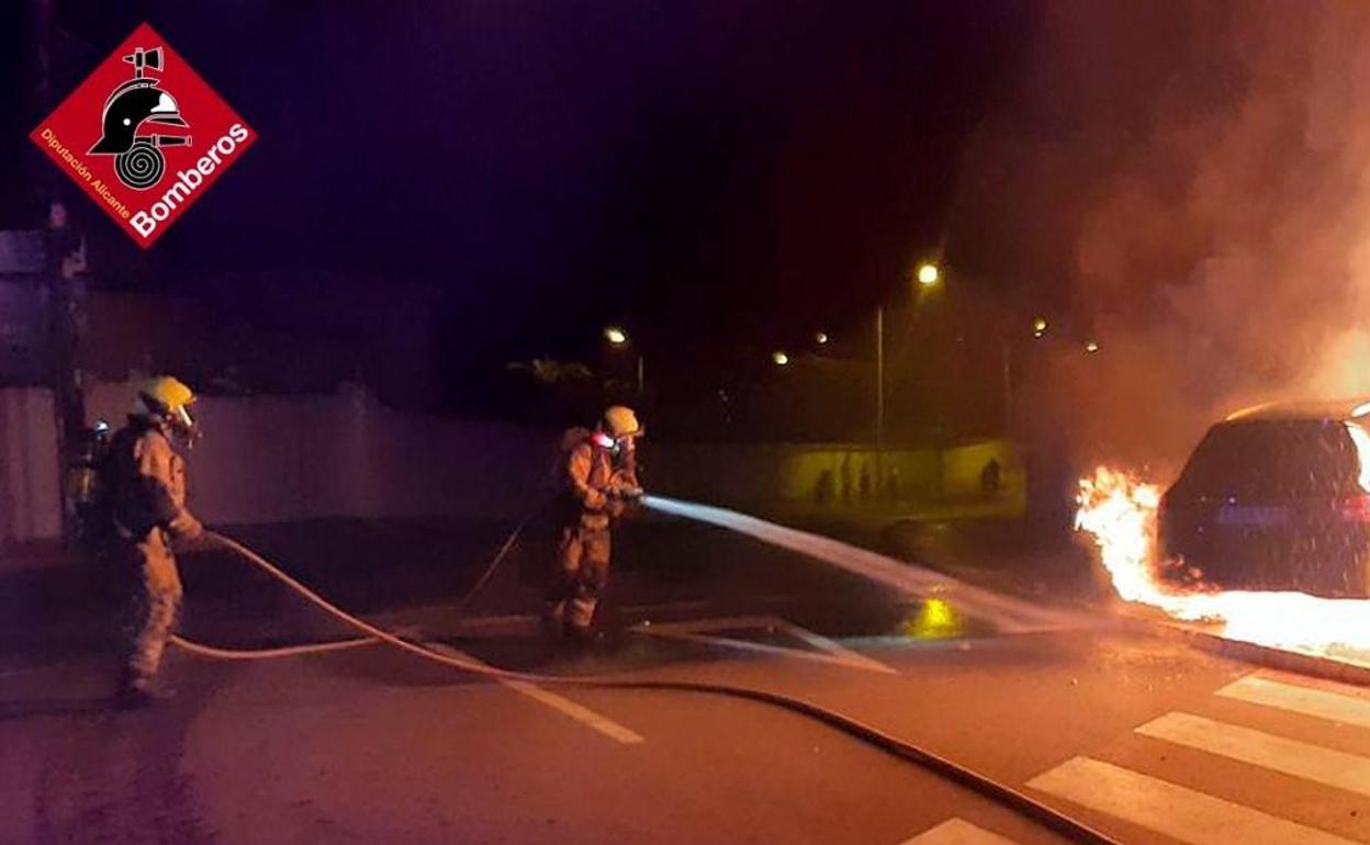 Incendio de un vehículo en Ciudada Quesada. 