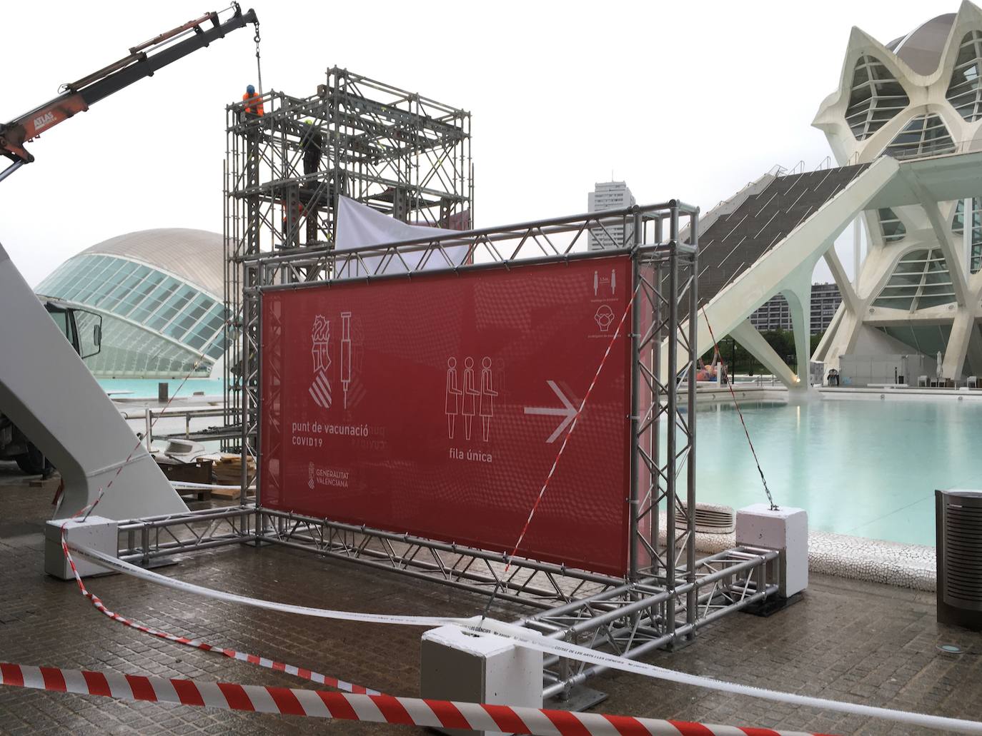 La Ciudad de las Artes y las Ciencias, y concretamente el Museo de las Ciencias Príncipe Felipe, está ultimándose para convertirse en el mayor centro de vacunación contra el coronavirus de la Comunitat Valenciana. 