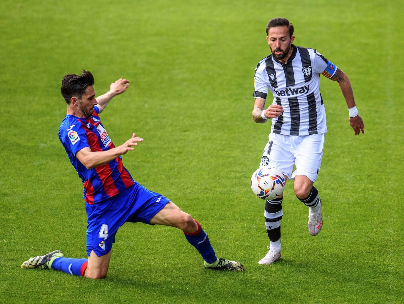 Fotos: Las mejores imágenes del SD Eibar-Levante UD