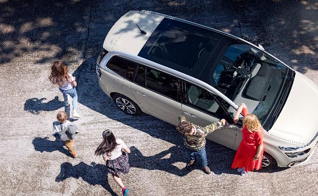 ë-SpaceTourer ó C5 Aircross Hybrid: un vehículo electrificado para cada tipo de familia