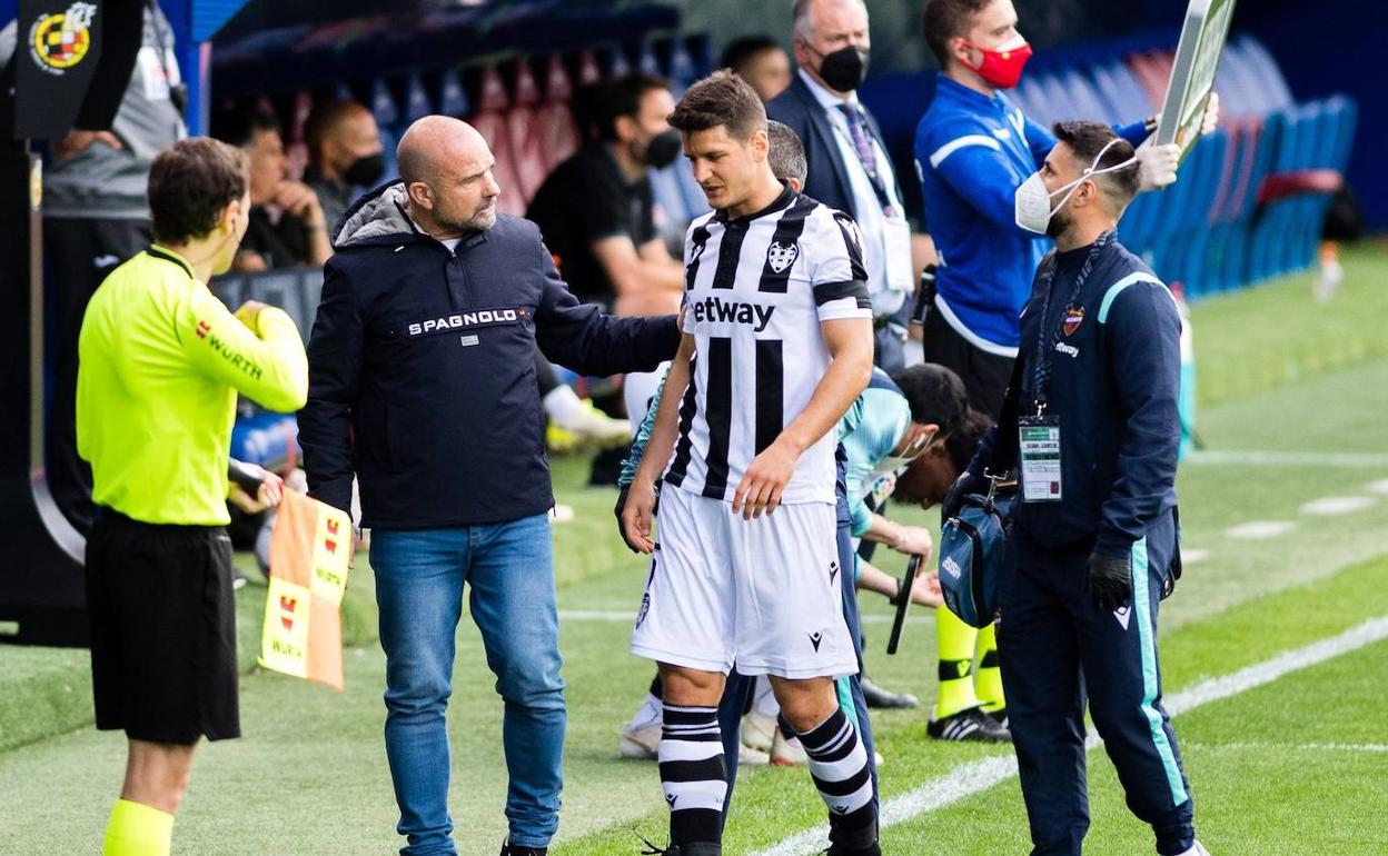 Paco López se interesa por Radoja tras lesionarse en Eibar.