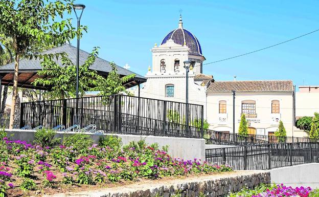 La explanada de la ermita tras la reforma.