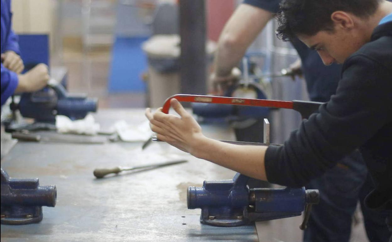 Un alumno en un centro de Formacion Profesional.