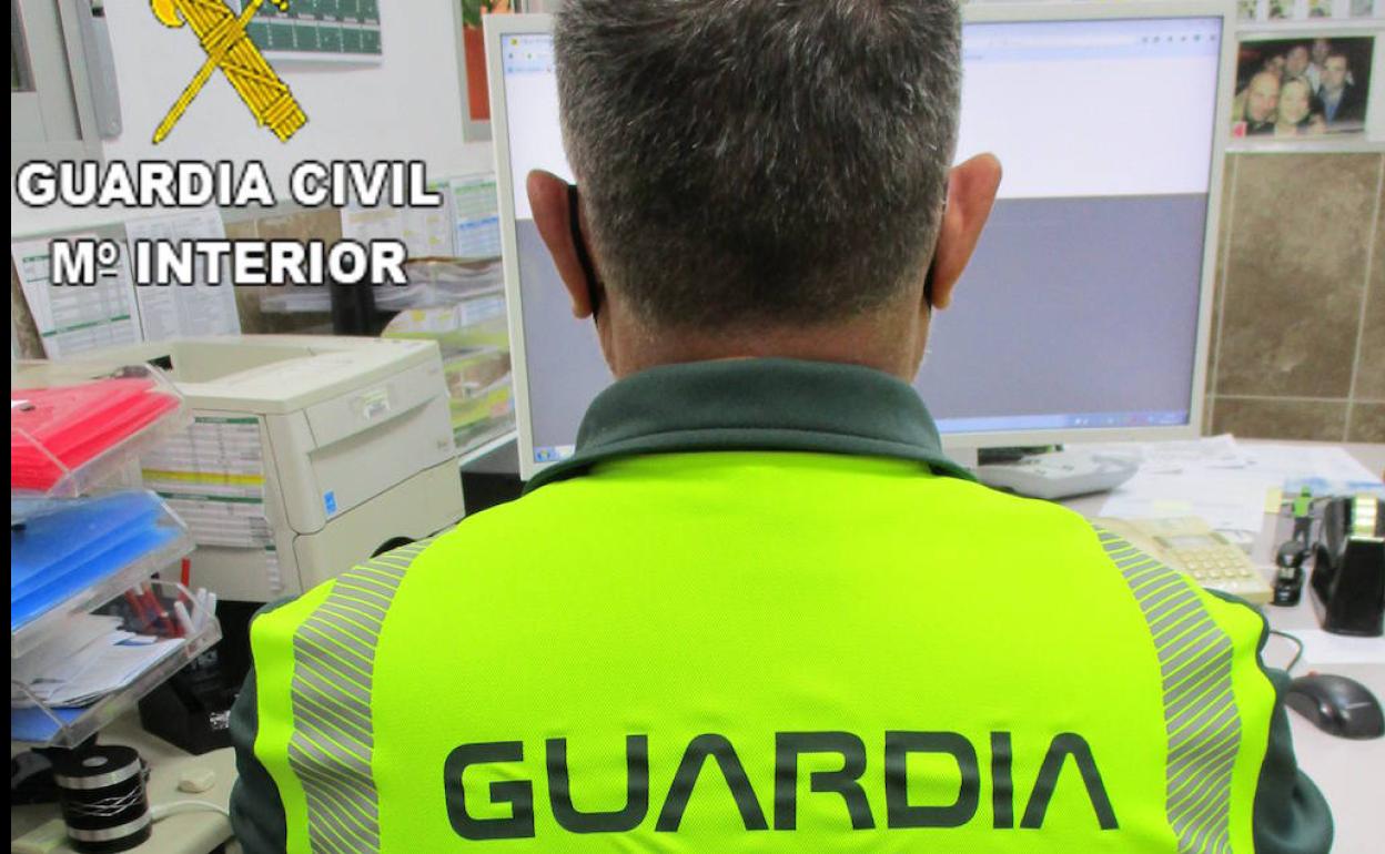 Un agente de la Guardia Civil de Tráfico. 