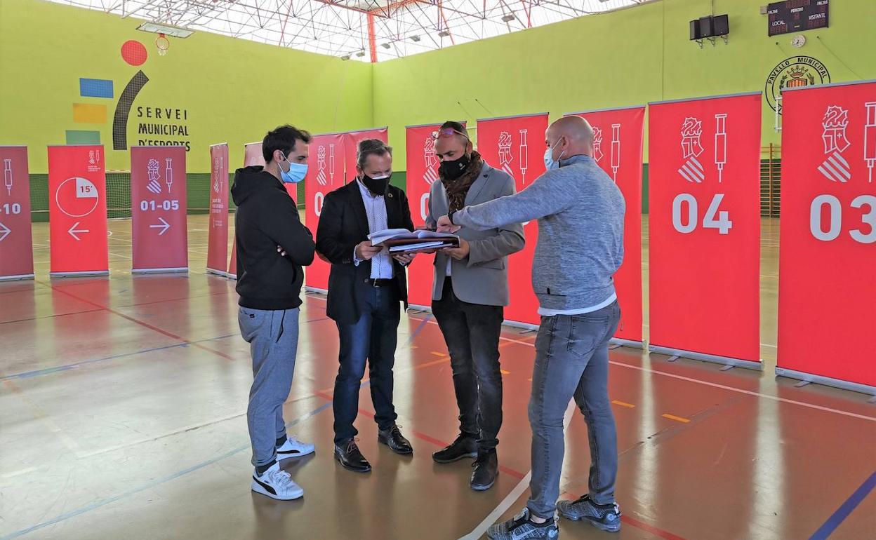 El alcalde, Michel Montaner, visita las instalaciones. 