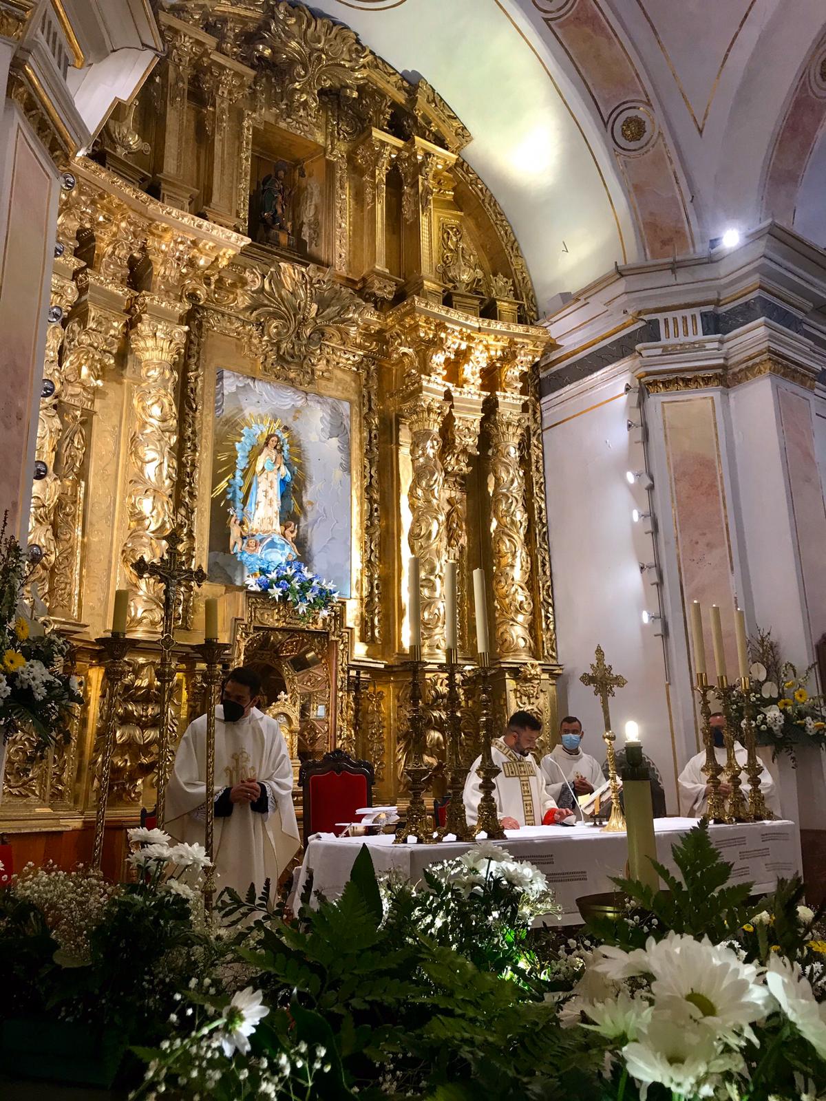 Fotos: La pandemia no frena la devoción del &#039;beatet&#039; en Gandia