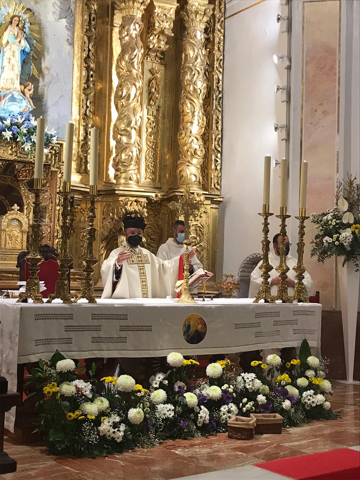 Fotos: La pandemia no frena la devoción del &#039;beatet&#039; en Gandia