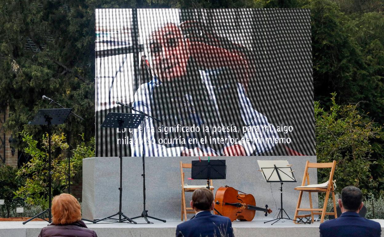 Homenaje en Valencia a Francisco Brines, celebrado el pasado martes en el Jardín Botáncio de Valencia .