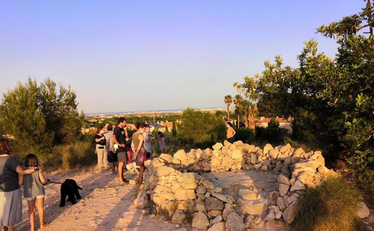 Una visita a la Torre del Pirata organizada por el colectivo, a modo de protesta. 