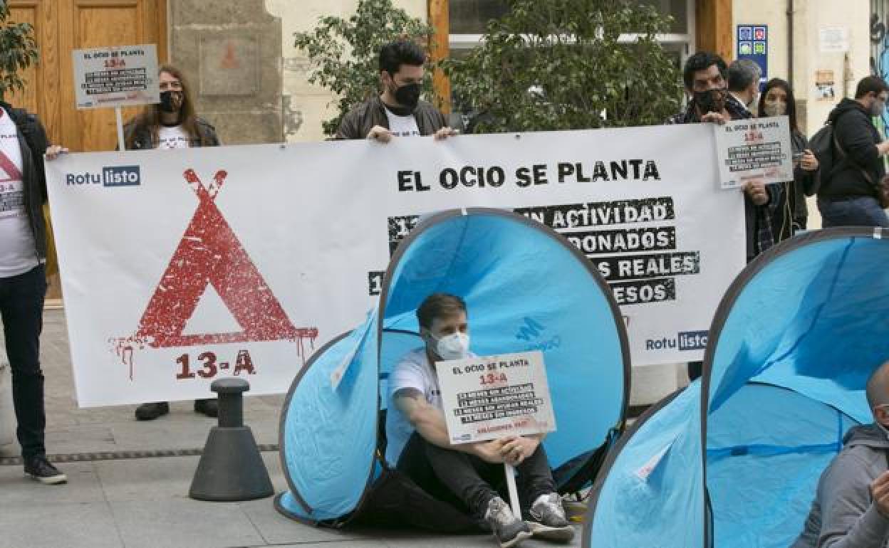 Protesta frente al Palau.