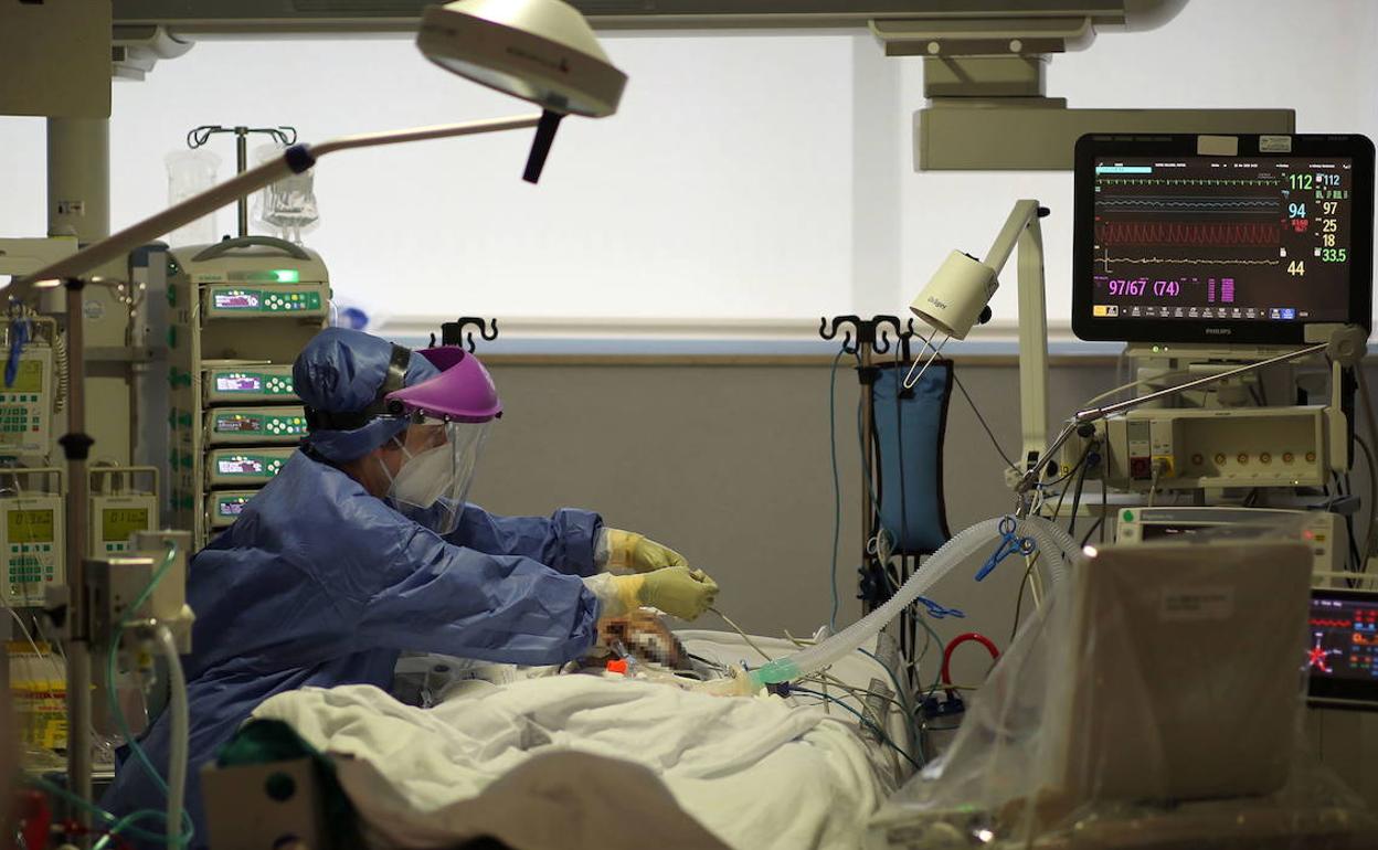 Un paciente con coronavirus en un hospital. 