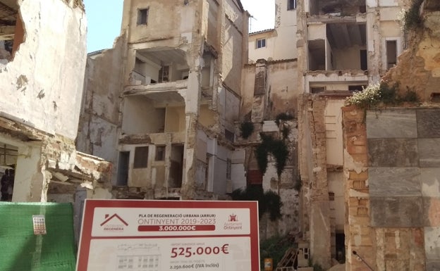 El edificio de la calle Maians, en pleno centro histórico, en el que se construirán 17 viviendas. 