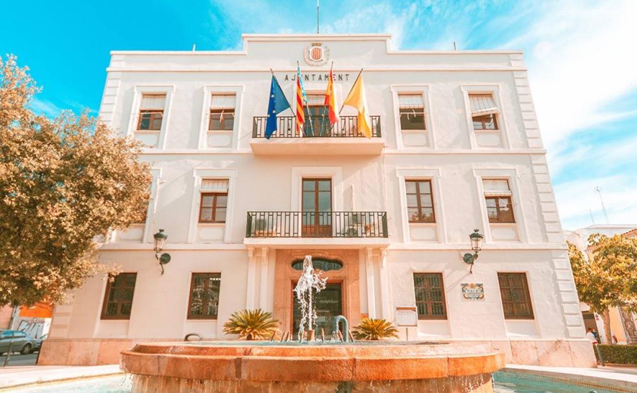 La fachada del ayuntamiento de Benetússer. 