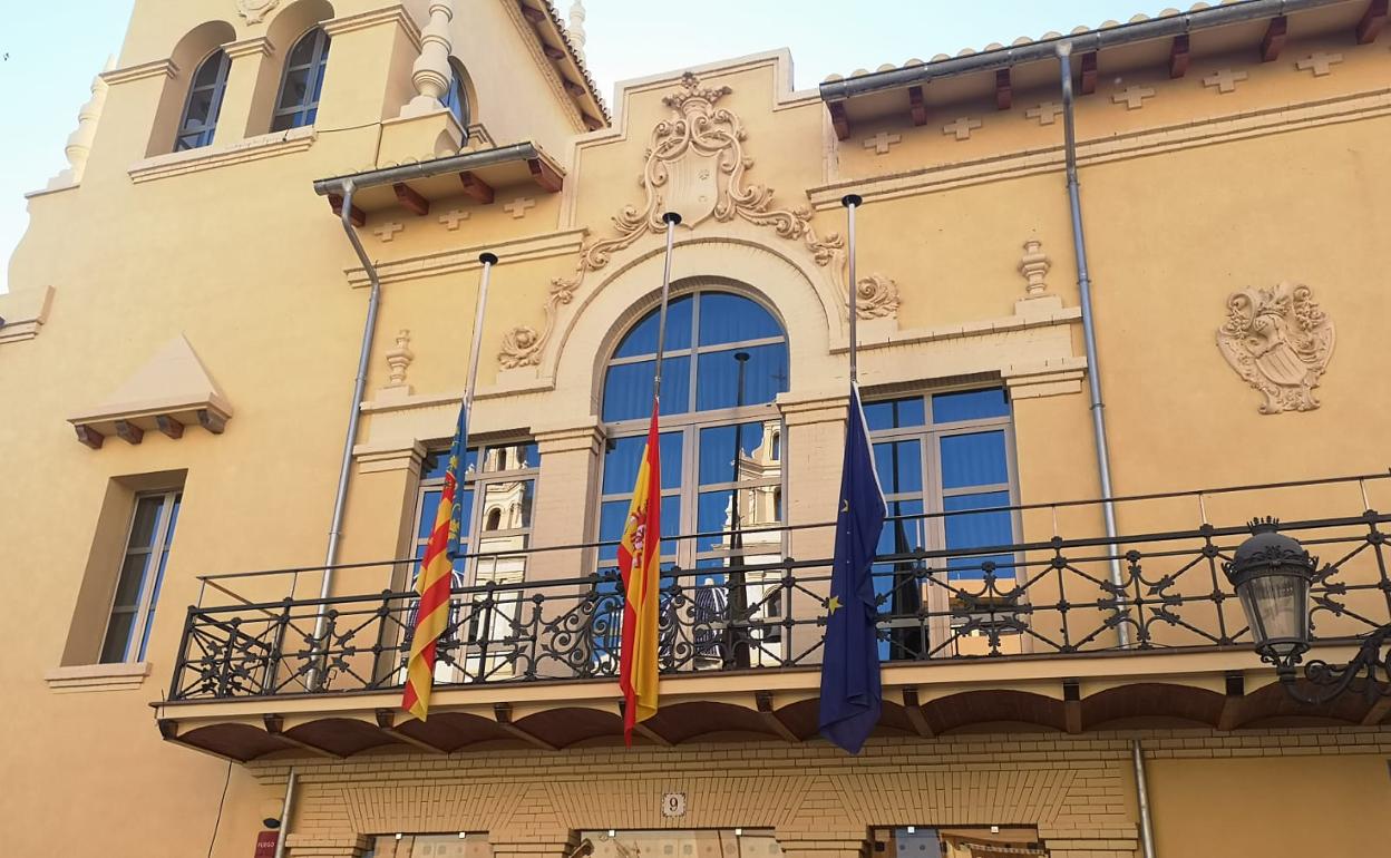 Fachada del ayuntamiento de Riba-Roja. 