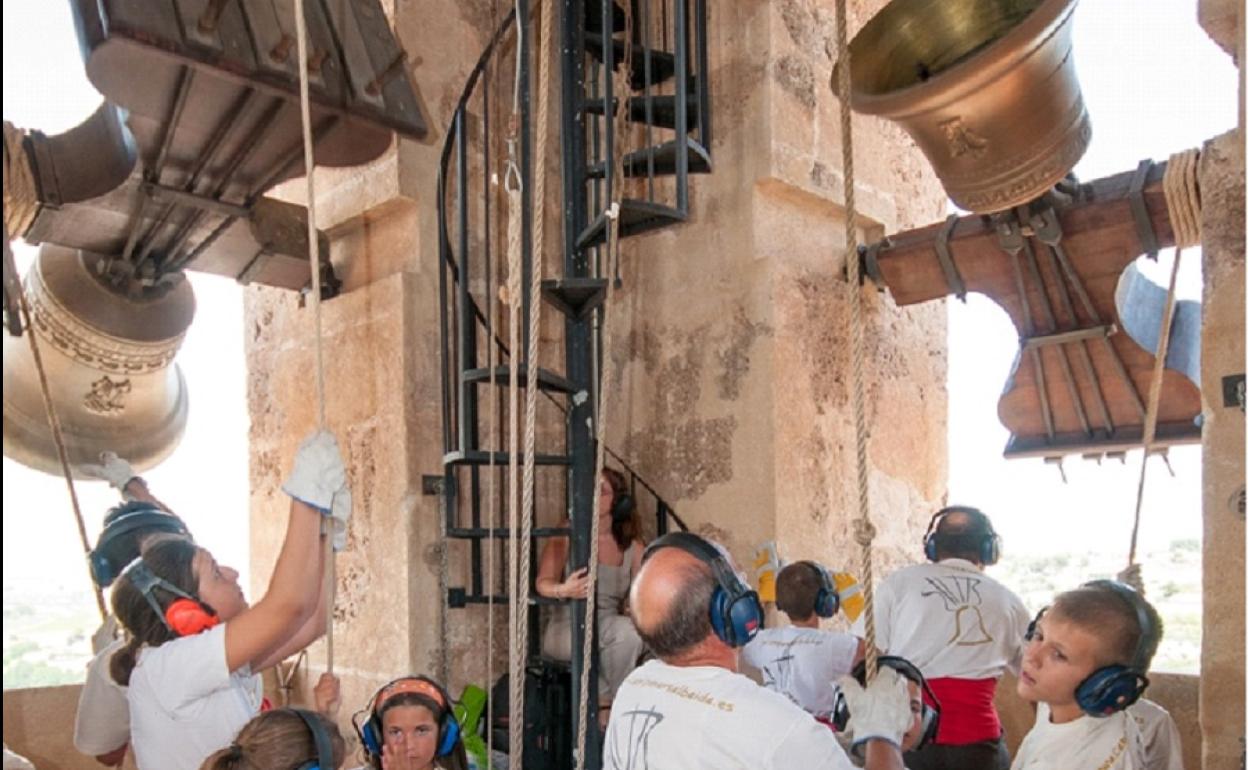 Los campaners d'Albaida, más cerca de ver hecho realidad la declaración. 