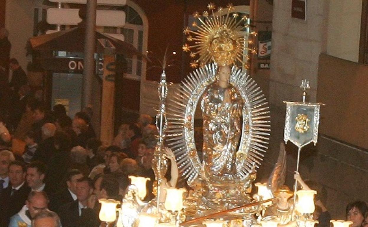 Este sábado tendrá lugar el traslado de la imagen de la Purísima al altar mayor. 
