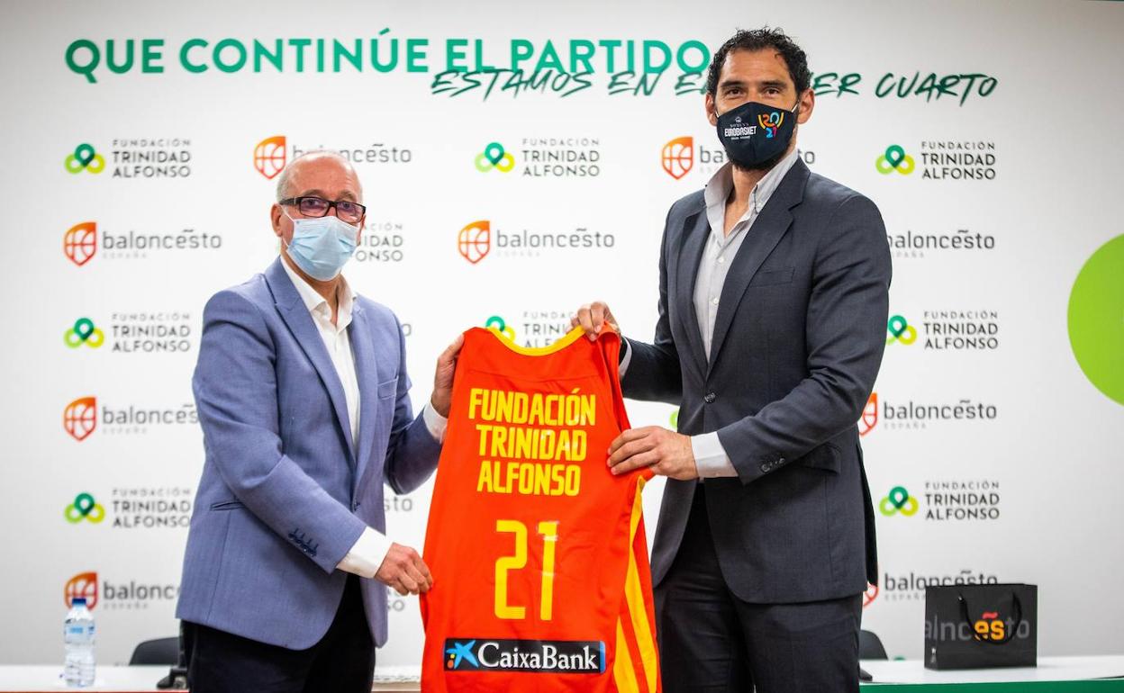 Juan Miguel Gómez, nuevo director de la FTA, junto a Garbajosa, presidente del FEB. 