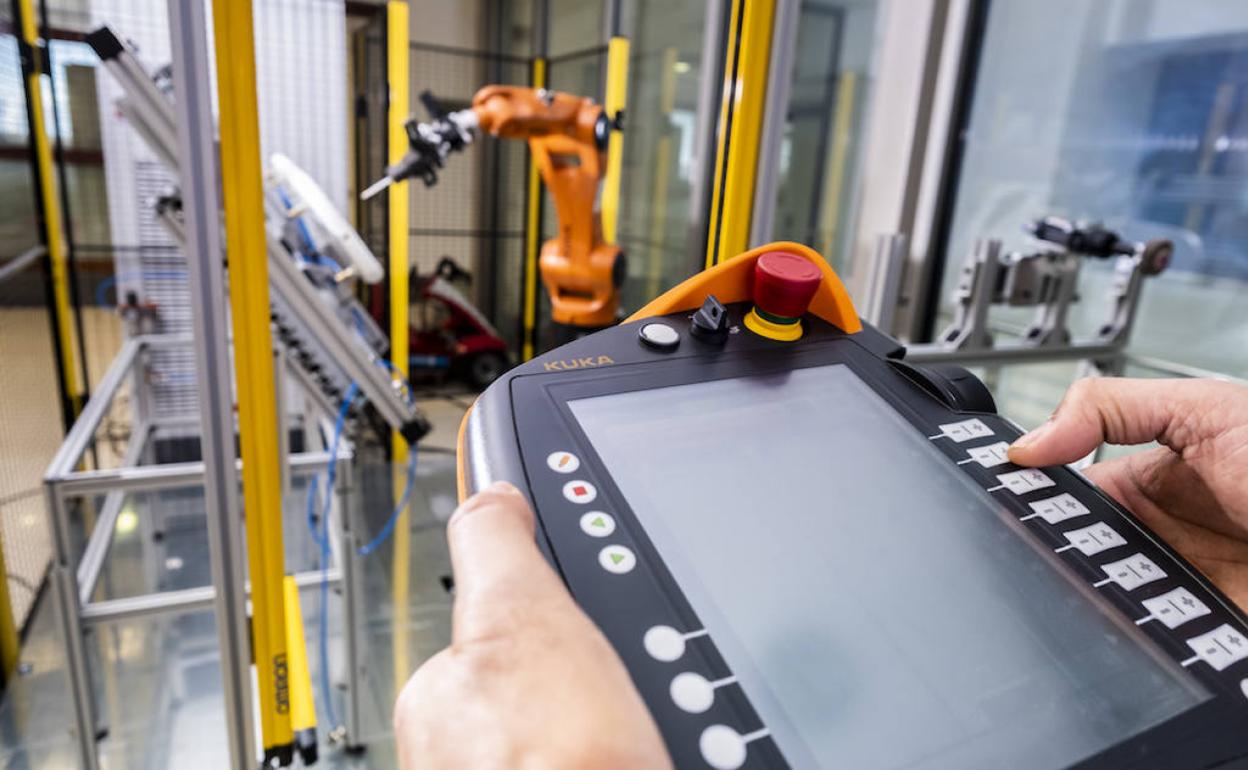 Los cursos se centran en áreas de especialización de gran demanda en el sector industrial. 