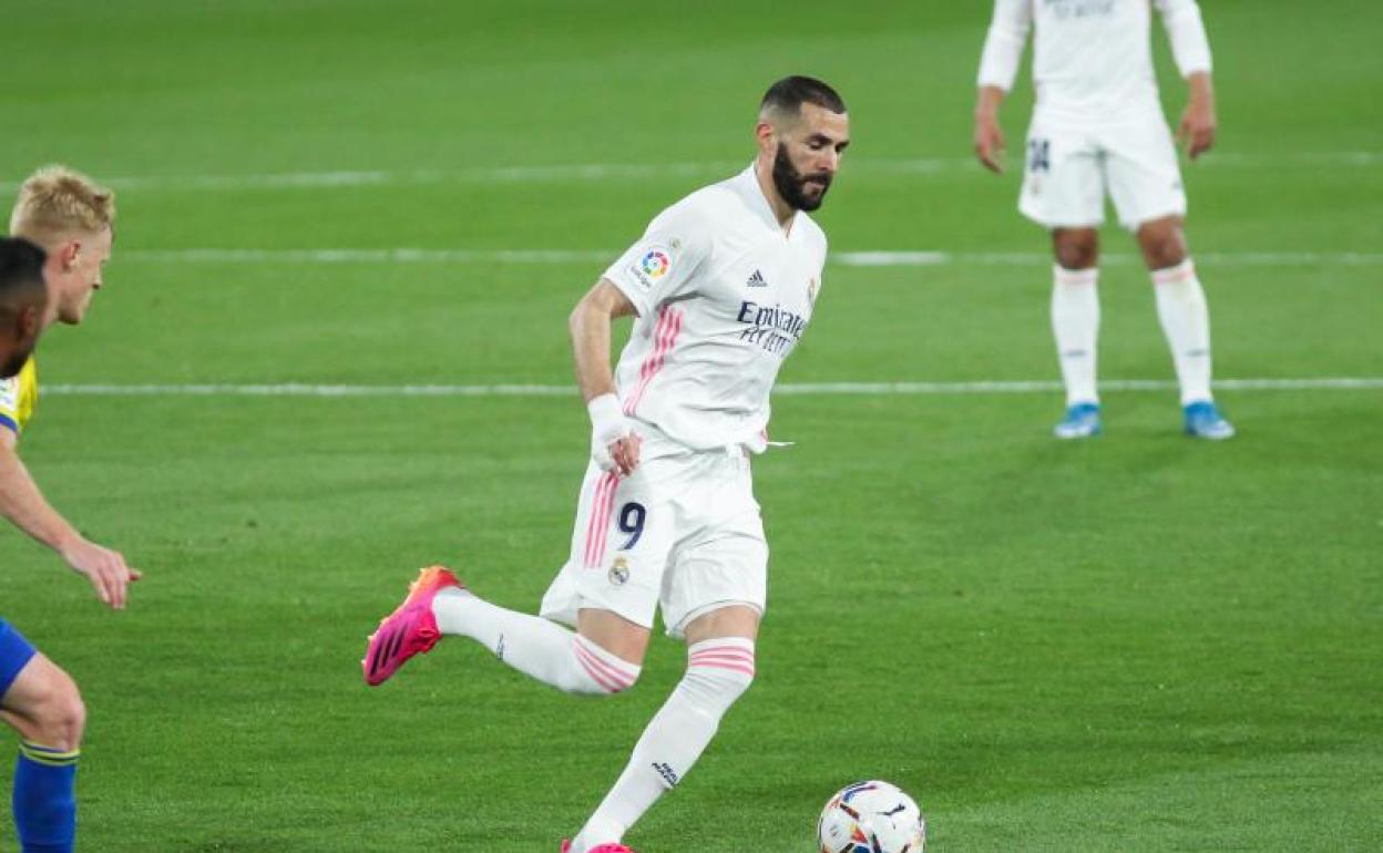 Karim Benzema, durante el partido contra el Cádiz. 