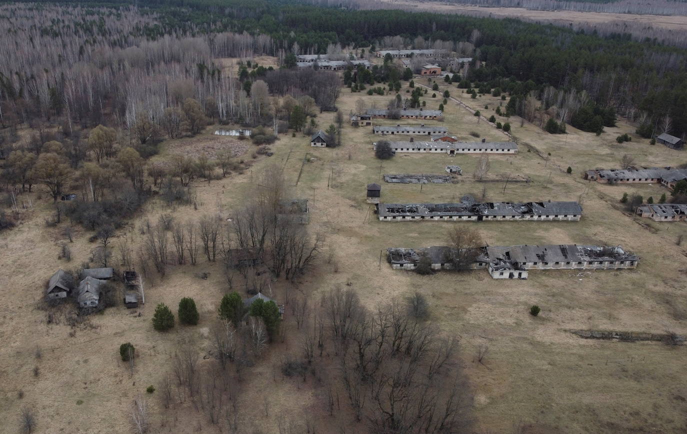 Ucrania pretende convertir las ruinas de Chernobyl en Patrimonio Mundial de la Humanidad. La zona de exclusión permanece abandonada tras el desastre nuclear producido el 26 de abril de 1986 y hoy se ha convertido en un santurario para los amantes del turismo oscuro. También es el recuerdo físico del horror, donde el paso del tiempo acentúa esa sensación de catástrofe, de vida arrasada de golpe, que transmite cada objeto del lugar.