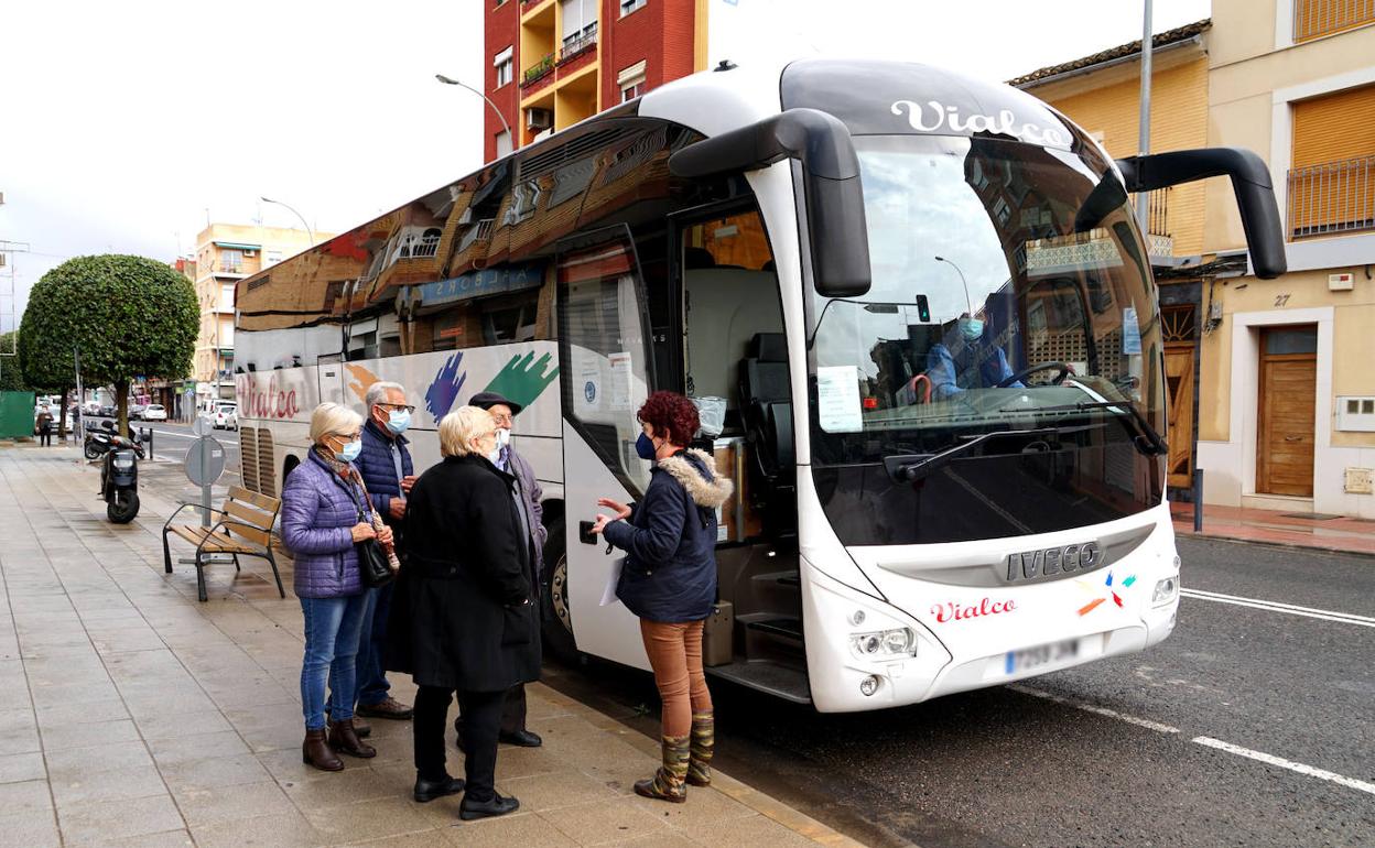 El autobús que da servicio a Alfafar, Benetússer, Sedaví y Llocnou. 