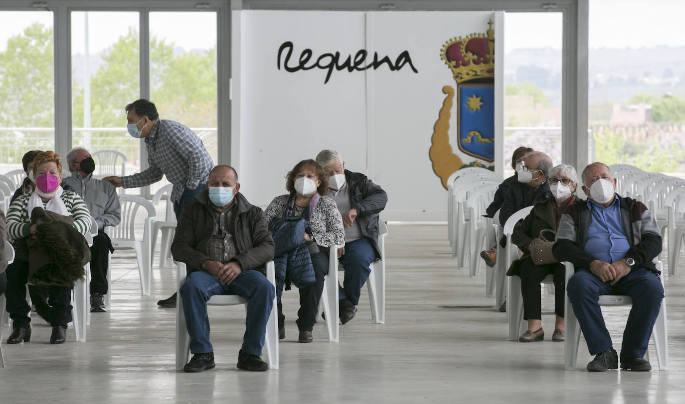 La inmunización con la vacuna de Janssen, el fármaco monodosis, ha arrancado este viernes 23 de abril en la Comunitat, con 185 personas citadas en Requena. 