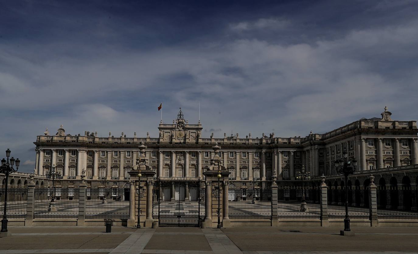 PALACIO REAL DE MADRID | Es el palacio más grande de Europa Occidental y uno de los más grandes del mundo, con más de 135.000 metros cuadrados y 3.418 habitaciones.