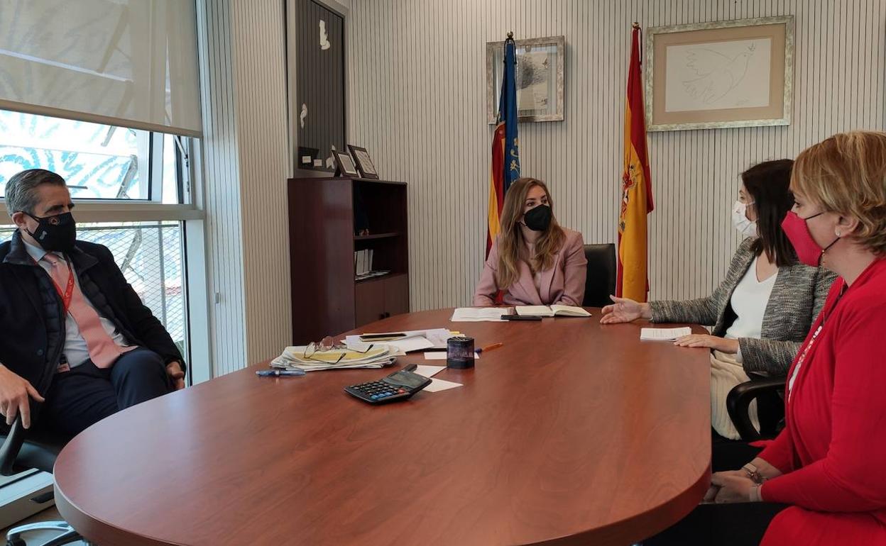 La reunión de la presidenta, Eva Sanz, con las autoridades en materia de seguridad. 