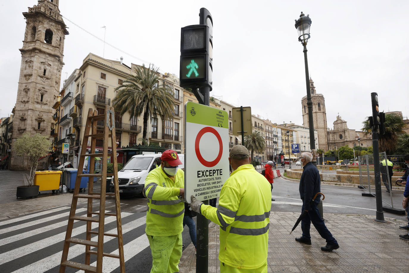 Empiezan las obras de la plaza de la Reina de Valencia. 