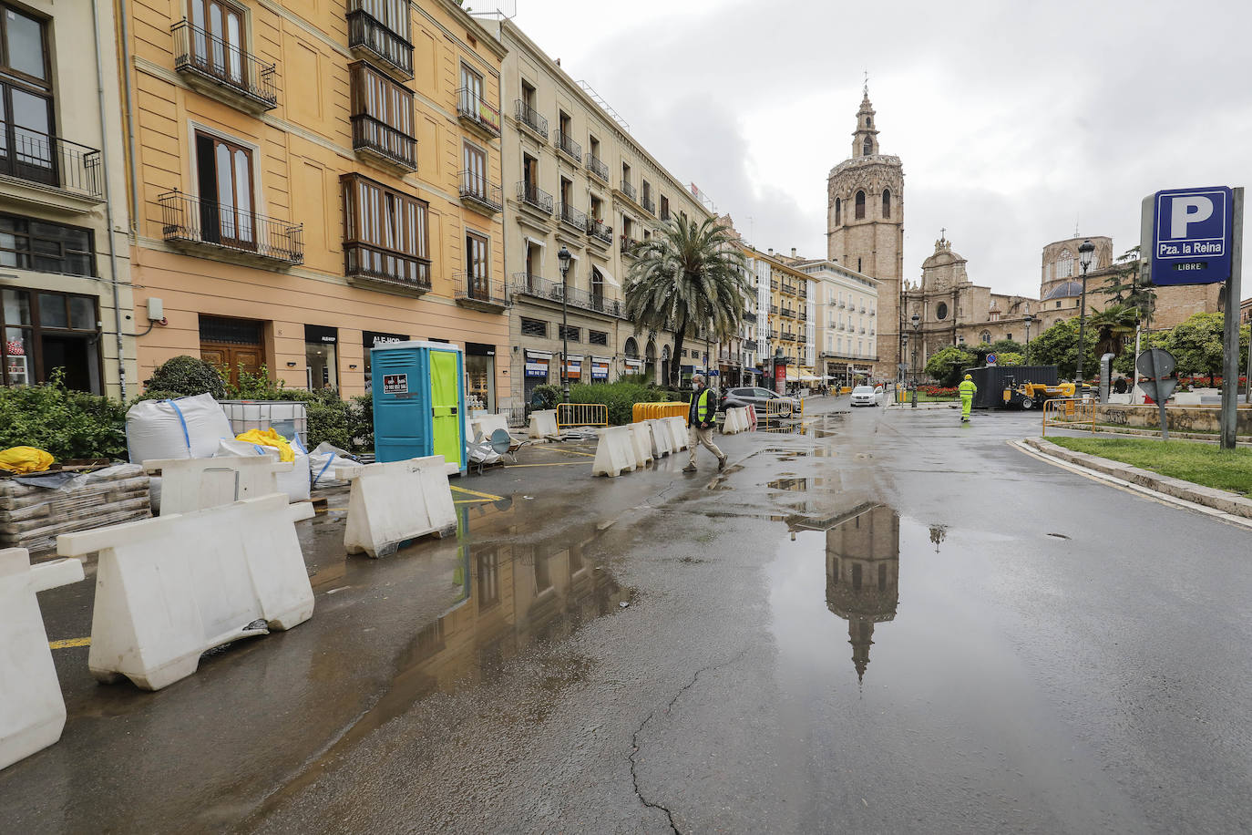 Empiezan las obras de la plaza de la Reina de Valencia. 