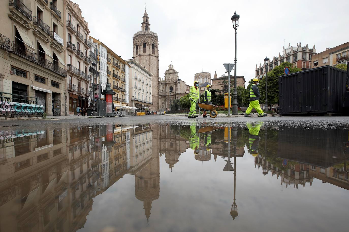 Empiezan las obras de la plaza de la Reina de Valencia. 