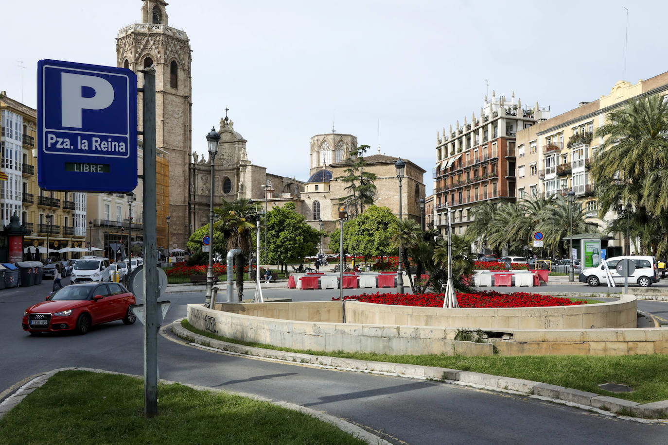 Empiezan las obras de la plaza de la Reina de Valencia. 